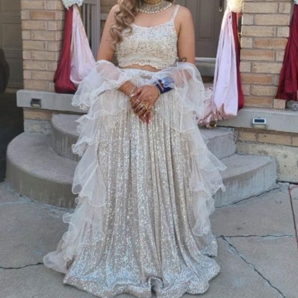 Champagne sequence lengha